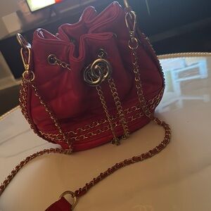 Luxurious Red and Gold Shoulder Bag with Chain Strap